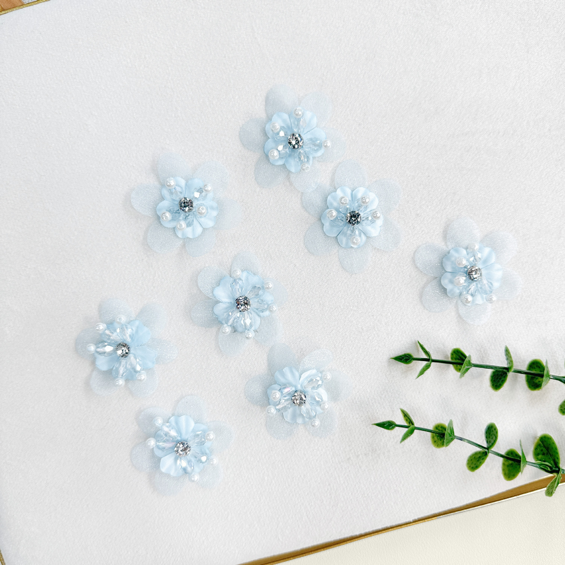 Flores hechas a mano, diamantes de malla, perlas, adornos de flores, adornos de cabello, accesorios de ropa, accesorios de boda, materiales de tocado al por mayor.