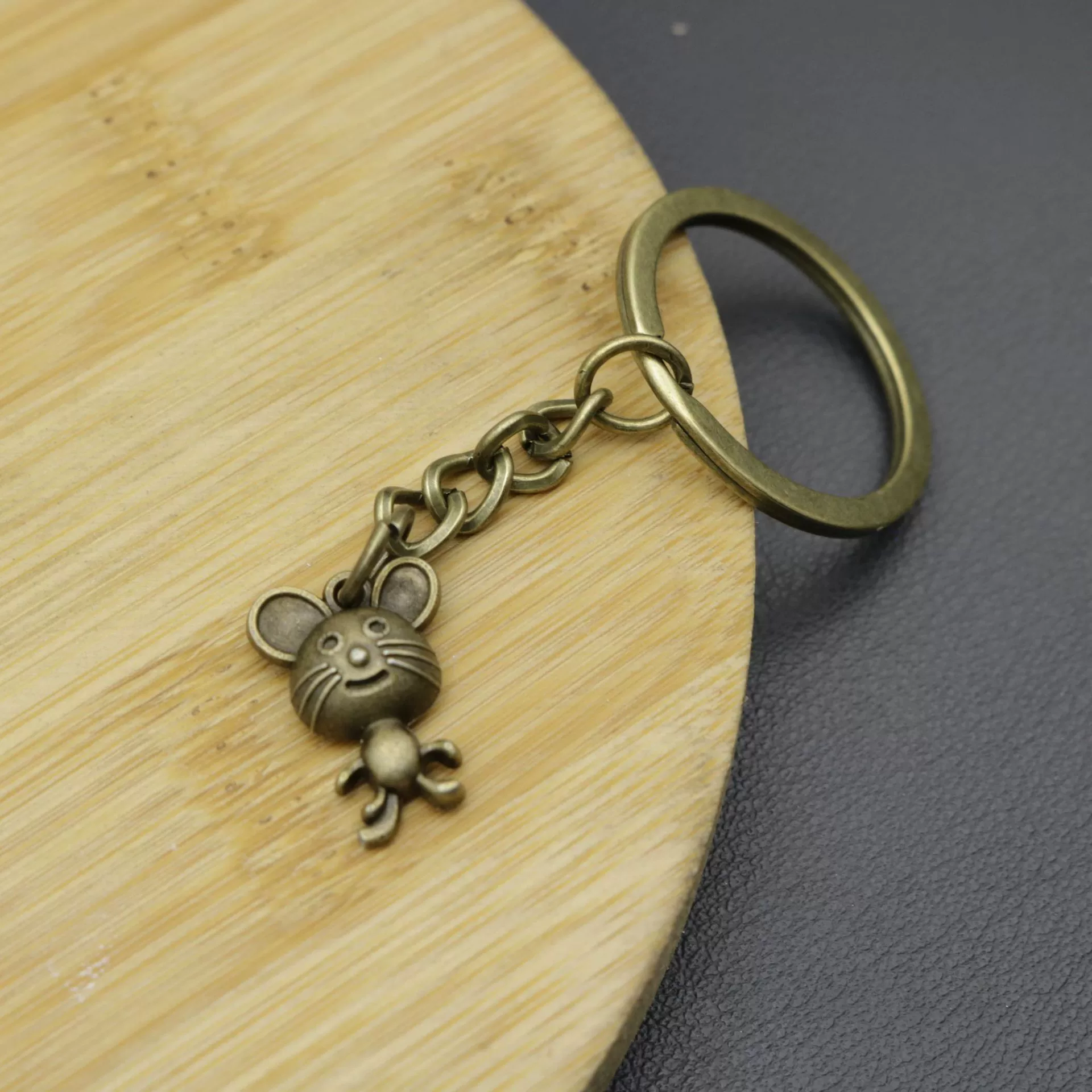 Accessory, keychain, Amazon, Aliexpress, simple and elegant design