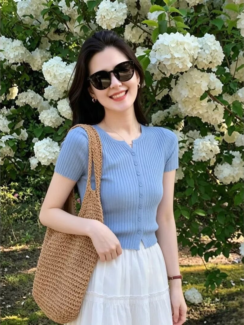 Áo thun ngắn tay nữ dệt kim cardigan chất liệu lụa băng mát mẻ, thiết kế ôm sát — Màu xanh da trời