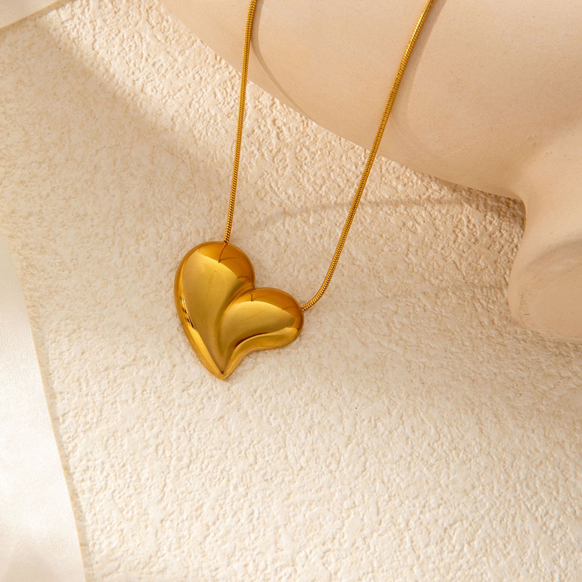 17g Weight 0.03µm Gold Plating Thickness Electroplated Gold Plating Process Golden Plated Plating Material Jewelry Set Classification cable chain Chain Type 1 Piece Quantity Daily Occasion 201 Stainless Steel Material Heart Shape Pattern Women's Gender Simple Style Style Plating Craft Wholesale Jewelry Simple Style Heart Shape Titanium Steel Jewelry Set 5