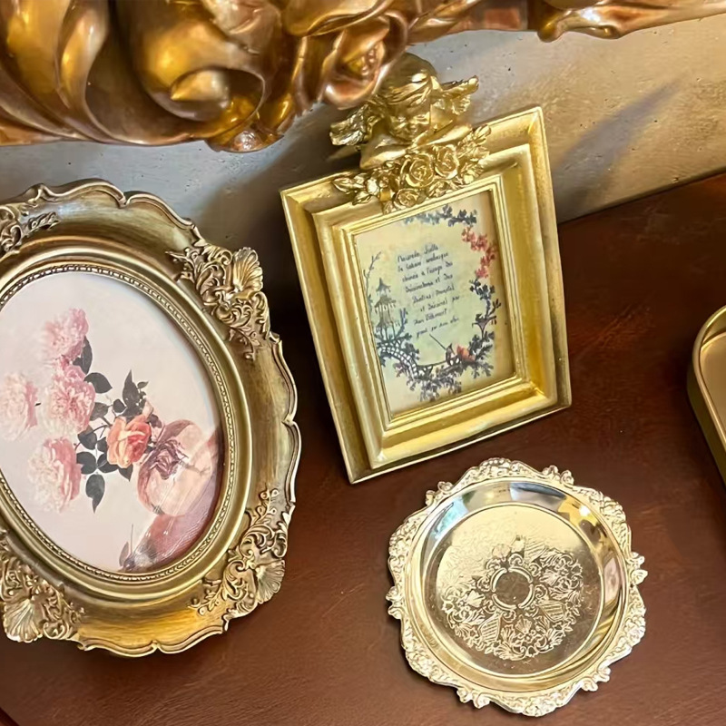 European-Style Resin Photo Frame with Carved Hollow Design, Gold Photo Frame for Wedding Photos, Can Be Hung on the Wall, Sofa Background Wall Combination Photo Frame