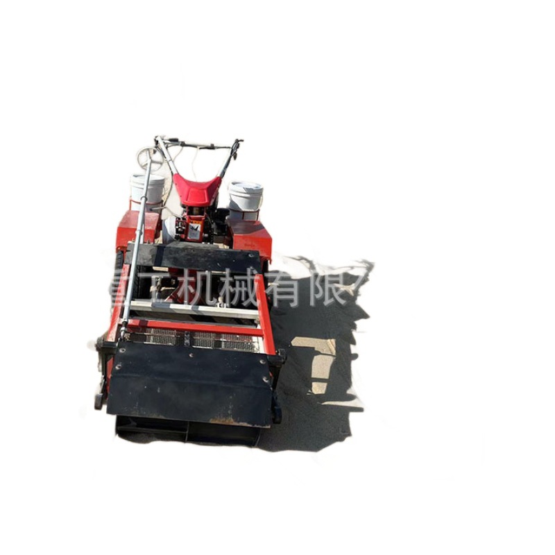 Máquina hidráulica de limpieza de playa pequeña máquina de tracción de barras de playa máquina de limpieza de cribado de residuos de piedras junto al mar