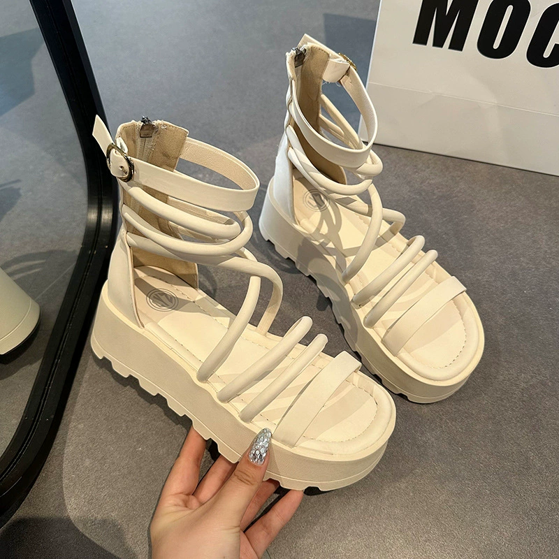 Французские серебряные красивые сандалии на толстой подошве для женщин, весна-лето 2025, новые модные универсальные римские сандалии.