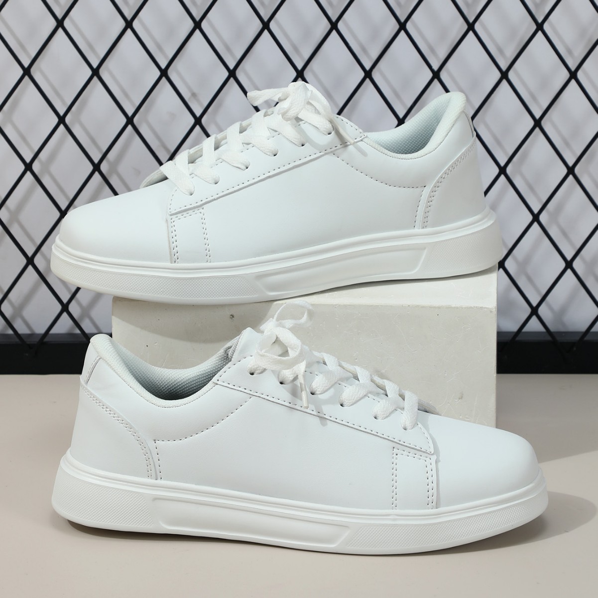 Jinjiang zapatos coreanos de moda skateboard de suela gruesa pareja zapatos deportivos casuales con suela suave zapatos blancos cómodos para mujeres