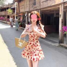 夏季度假风显白复古红碎花连衣裙女明媚旅游收腰漂亮小飞袖短裙子