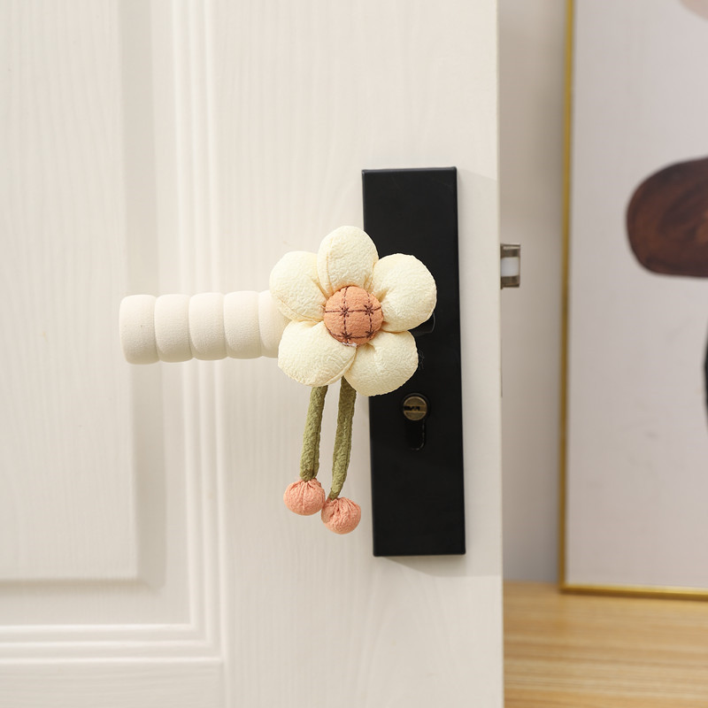 Bread flower [light yellow] left hand open the door