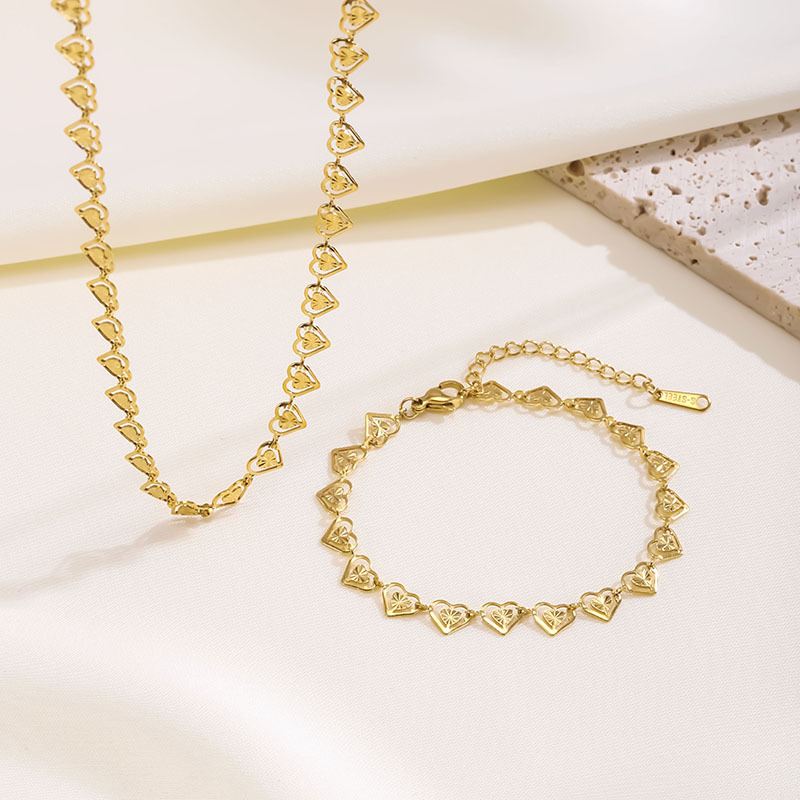 European and American Fashion Elegant Light Luxury Jewelry Women's Love Collarbone Chain Hollow Stitching Heart-shaped European and American Exquisite Necklace Bracelet