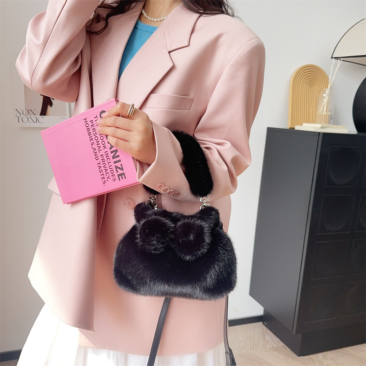 Shoulder Bag, New Plush Handbag For Autumn And Winter 2024, Fashionable And Popular Bow-knot Versatile Lady's High-end Crossbody Bag._voghion.com