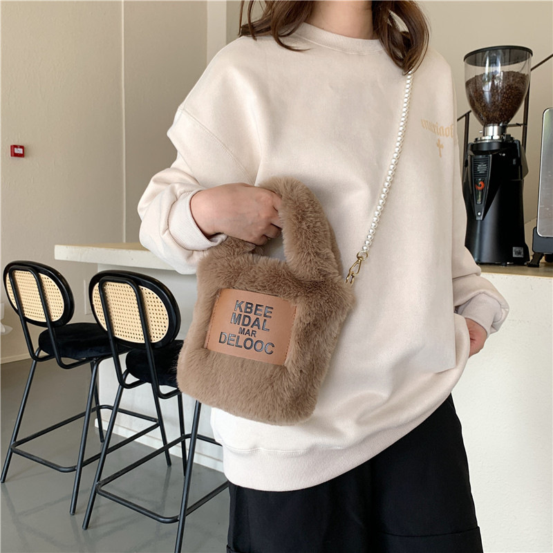 2023 New Winter, Autumn, Winter Versatile, High end, and Small Crowd Crossbody for Women Plush Bucket Chain Bag_voghion.com