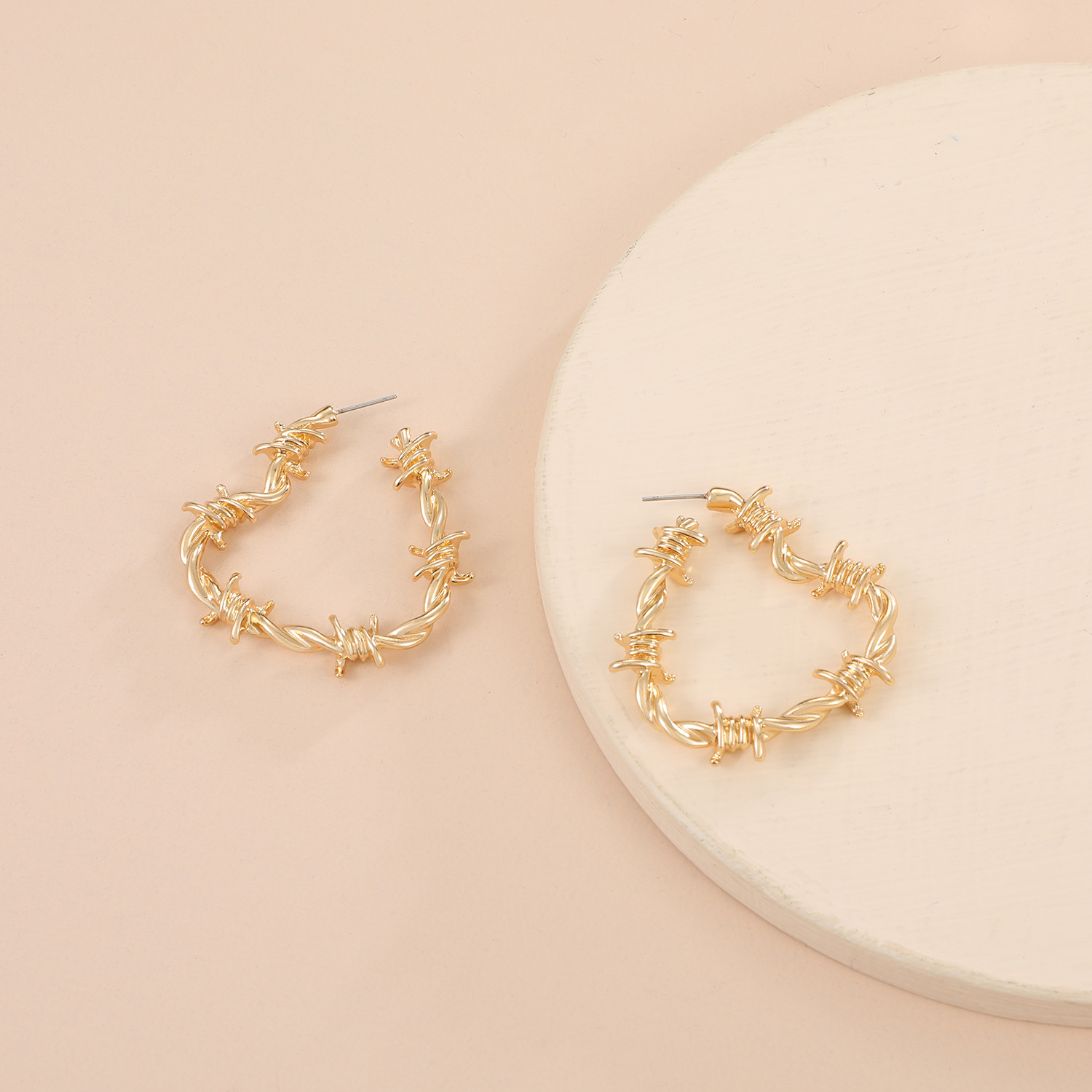 21g Weight Ear Studs Classification 1 Pair Quantity Party, Street Occasion Alloy Material Heart Shape, Knot Pattern Women's Gender Retro, Exaggerated, Punk Style Twist, Plating Craft 1 Pair Retro Exaggerated Punk Heart Shape Knot Twist Alloy Women's Ear Studs 12