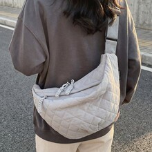 包包女秋冬新款棉被包菱格ins日常大容量百搭轻便单肩斜跨饺子包