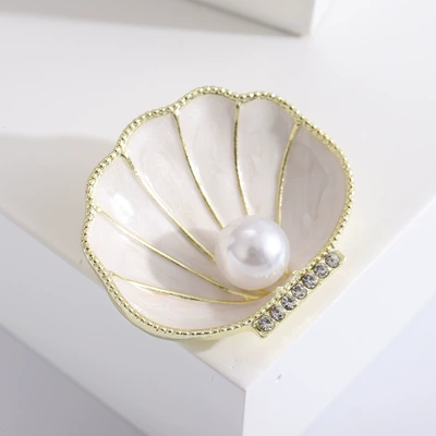 Corsage Personalized Pin, Yaxa sancaqları
