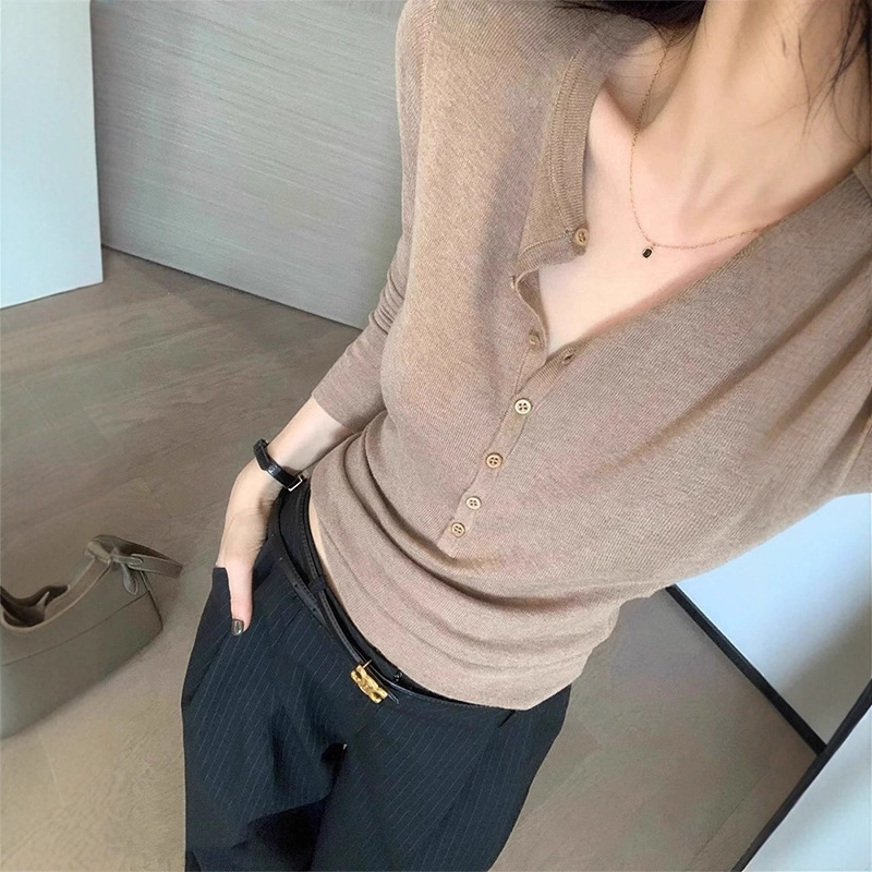 Clearance Sale High-End V-Neck Sweater Base Shirt for Women, Slim Fit Vintage Knit Top