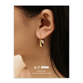 项链;耳钉;戒指