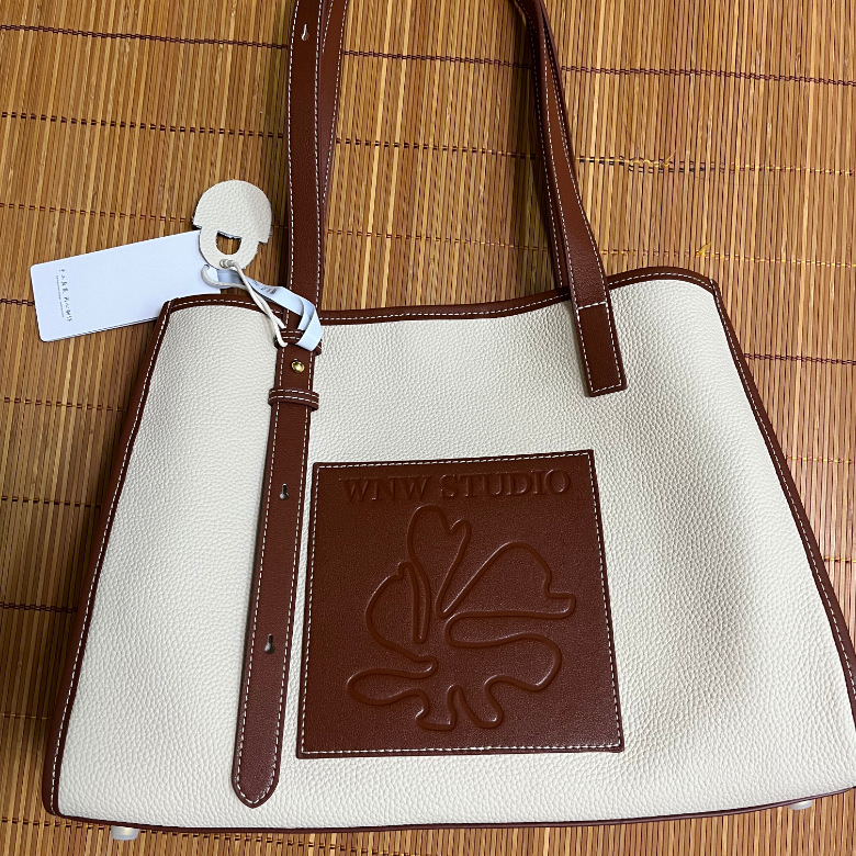 2026 New Model Women's Bags, Genuine Leather Women's Bags, Large Easy-To-Carry Shoulder Bags, Niche High-End Cowhide Women's Bags, Wholesale in Guangzhou
