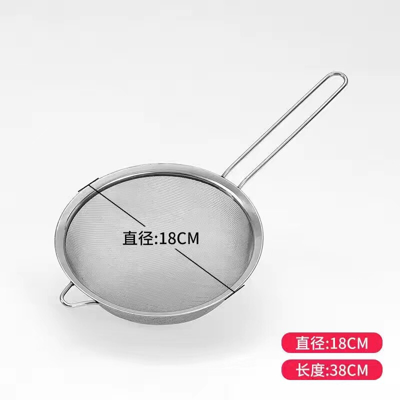 スプーンの家庭用台所の生け垣の濾過網は面の大きいサイズのステンレスをすくい取ってギョーザのジュースの豆乳のふるいをすくいます。|undefined