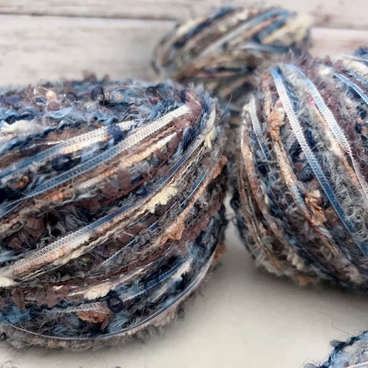 Оригинальная ручная работа, деним в этническом стиле, плетеный браслет ручной работы, материал для журнала, дреды, волосы куклы, пустыня.