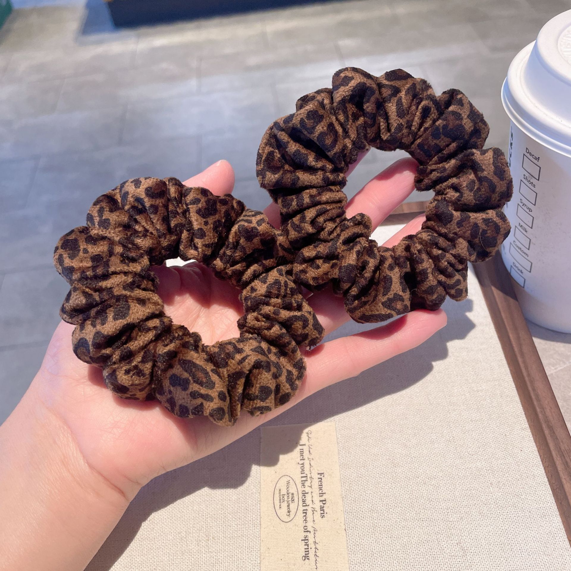 Vintage luipaardprint scrunchie haarelastiek elegant voor dames_voghion.com