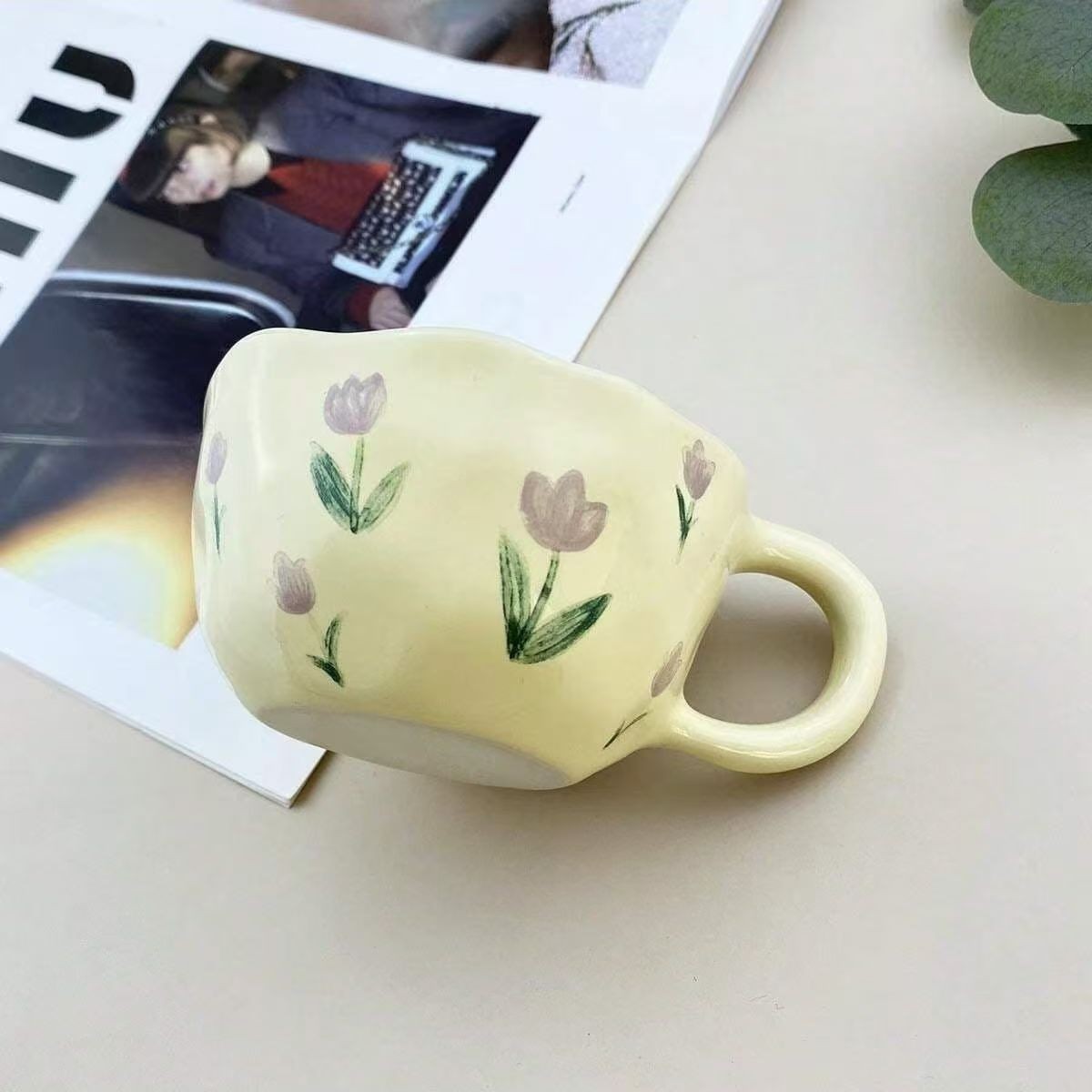 Ins tazas de cerámica coreana amarillo mano de la niña corazón de la oficina taza de café taza de leche de desayuno flor asada