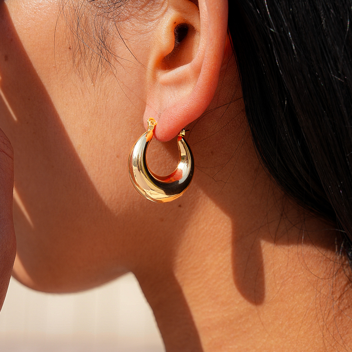18k oro real galvanizado Europa y América simple geométrica perfiles de orejas redondas de moda transfronteriza universal nicho de alta calidad pendientes de mujer