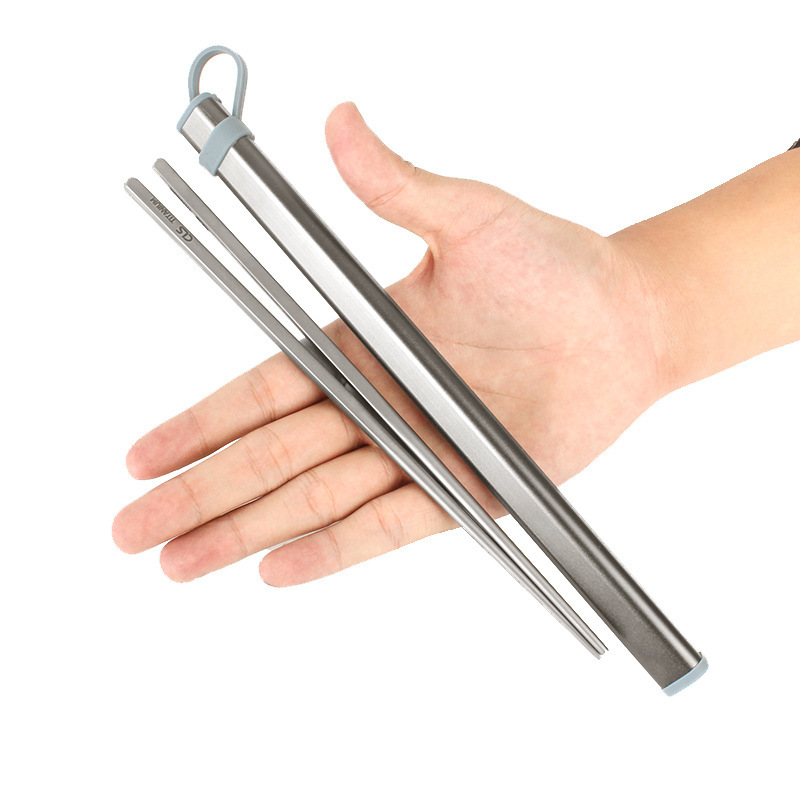Ultra-lightweight outdoor pure titanium chopsticks, heat-resistant titanium alloy cutlery that won’t rust—perfect for camping, BBQs, and travel, conveniently packed in a portable aluminum case.
