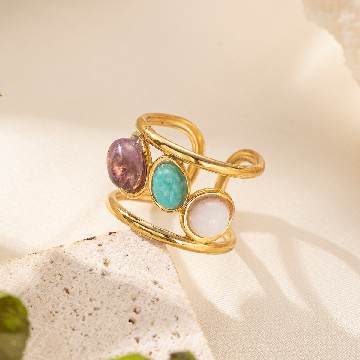 Anillo de acero inoxidable europeo y americano de Tena, lujo ligero, sentido de alta gama, anillo de piedra natural de color hueco de todo fósforo, joyería de nicho femenina