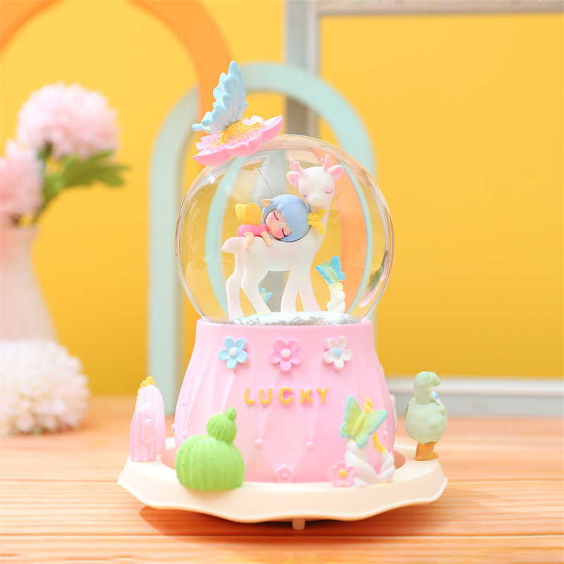 서있는 사슴 소녀