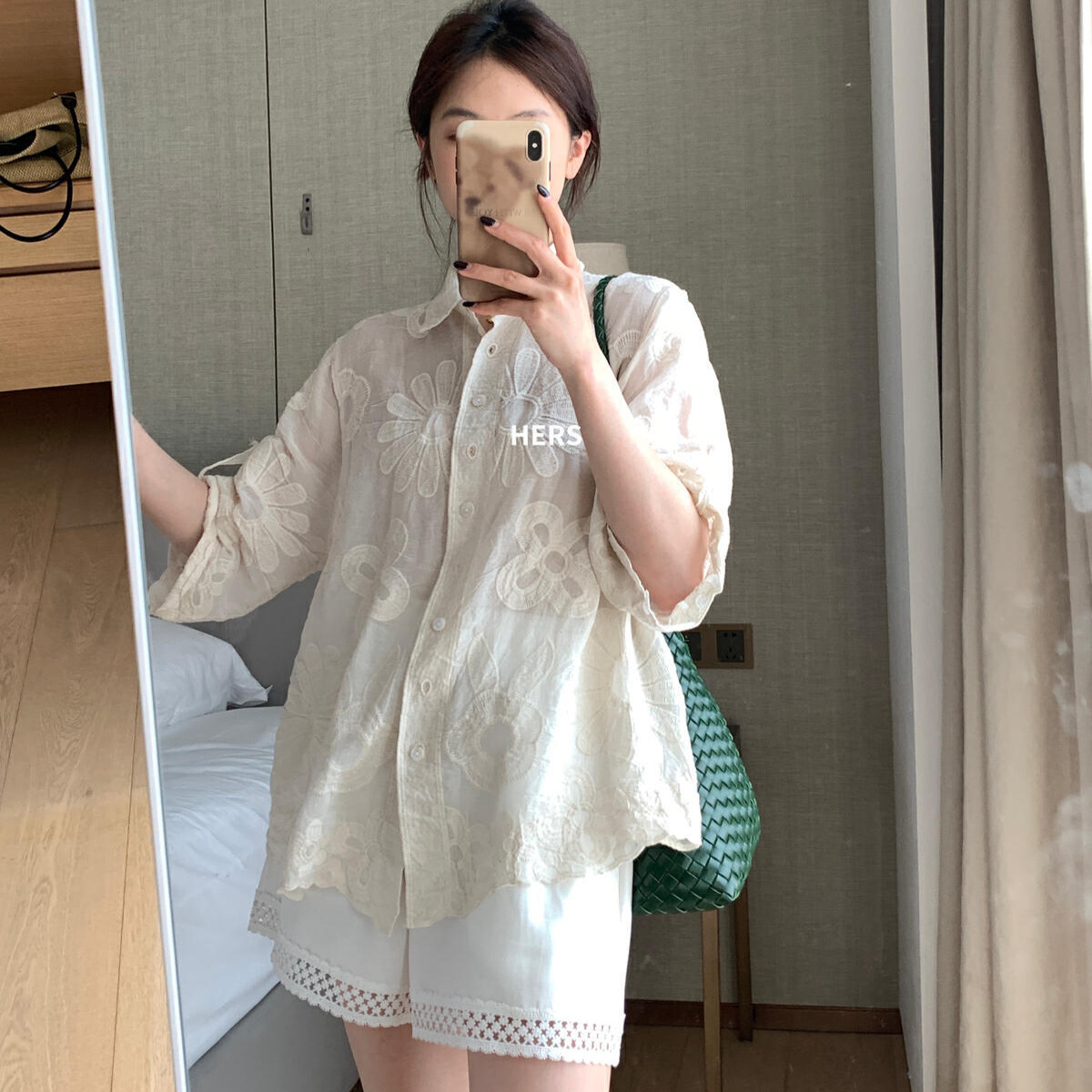 Hers 2025 verano camisa tridimensional de crochet de encaje de la industria pesada delgada camisa de protección solar de manga de cinco puntos para mujer top 20707