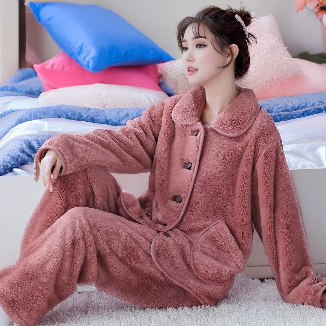 Snowflake Velvet Locks in Heat and Can Be Worn Outside, Loose Pajamas, Home Clothes, Autumn and Winter Velvet Thickeneded Women's Flannel Suit