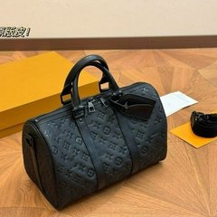 新品枕头包原版配牛皮简直长在我的心头。男女同款！！！！男盆友