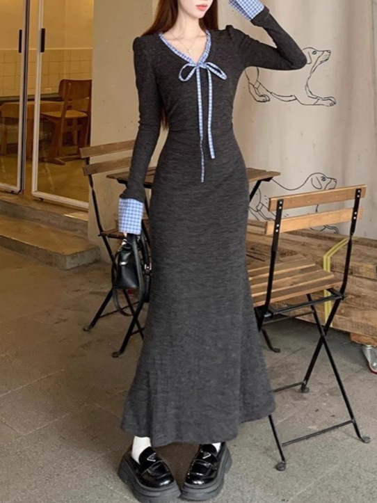 法式灰色修身v领针织连衣裙女2025年秋冬季新款气质收腰包臀长裙|undefined