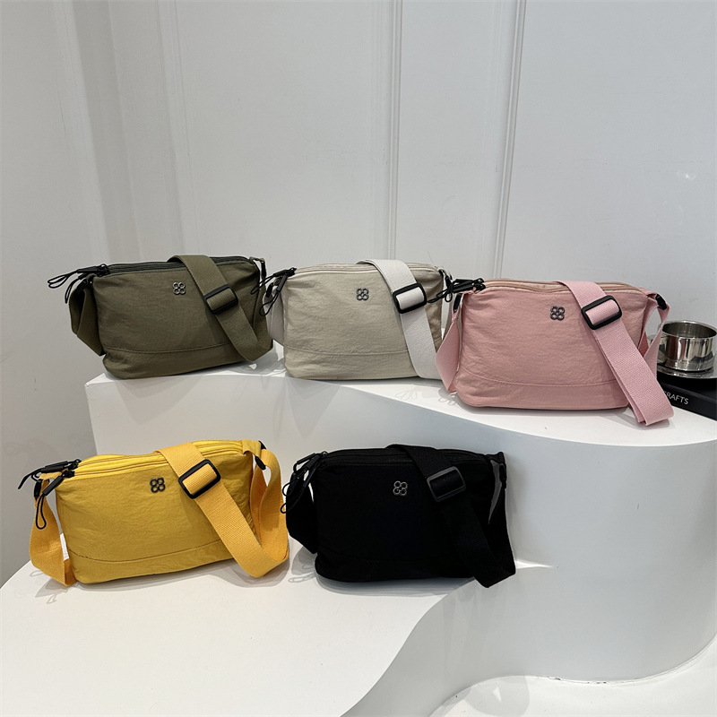2024 invierno nuevo estilo casual simple de gran capacidad bolso de hombro para mujer bolso de lona ligero de alto valor bolso de mensajero