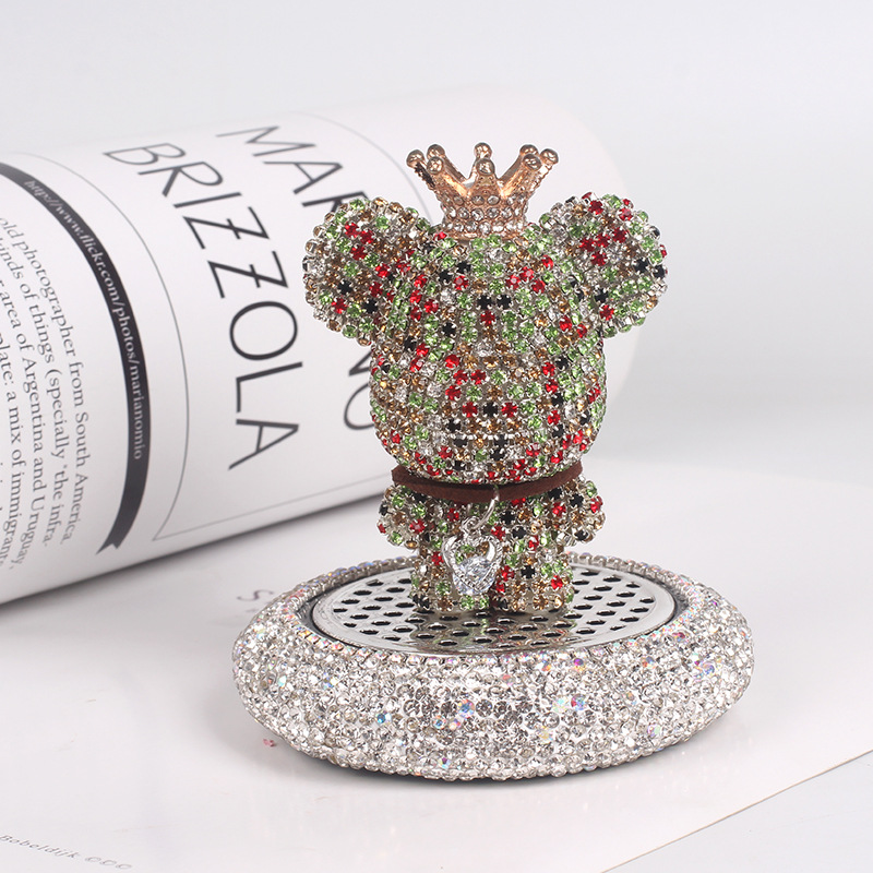Accesorios para automóviles Adornos de aromaterapia Oso violento Muñeca linda Perfume para automóvil Aromaterapia Dibujos animados creativos Decoración de automóvil Mujer