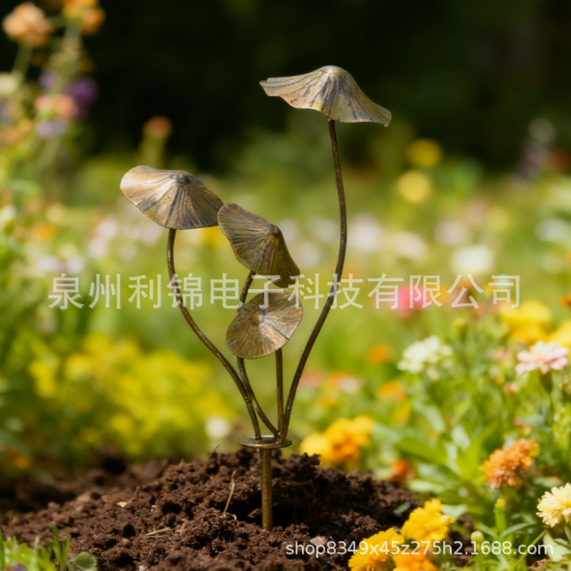 Cross-Border Mushroom Garden Ornaments Hot Sale European and American Retro Country Style Iron Metal Garden Decoration Courtyard Landscaping
