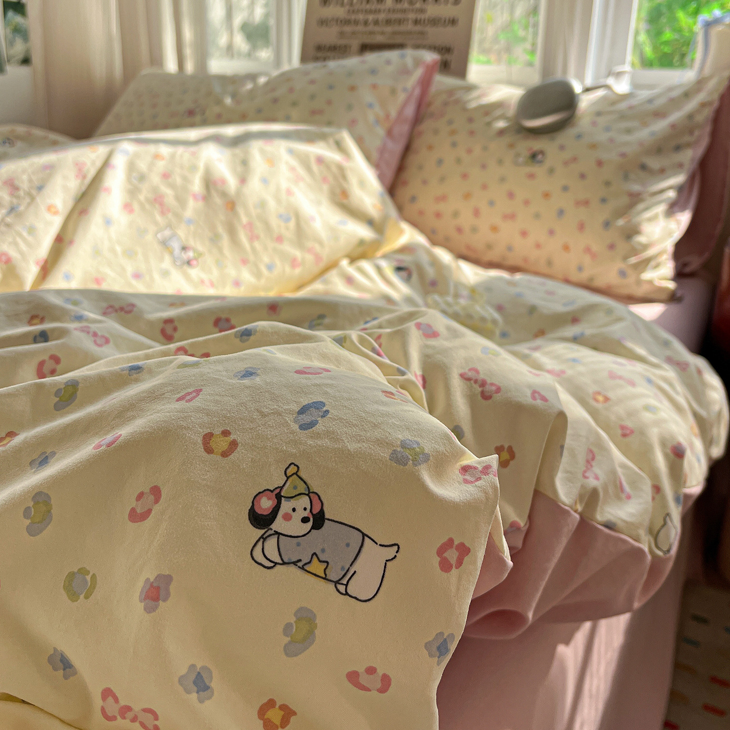 Una clase de cama ultra suave cuatro piezas de grado madre-infantil puede dormir desnudo sábanas cubierta de cama dormitorio de estudiantes tres piezas
