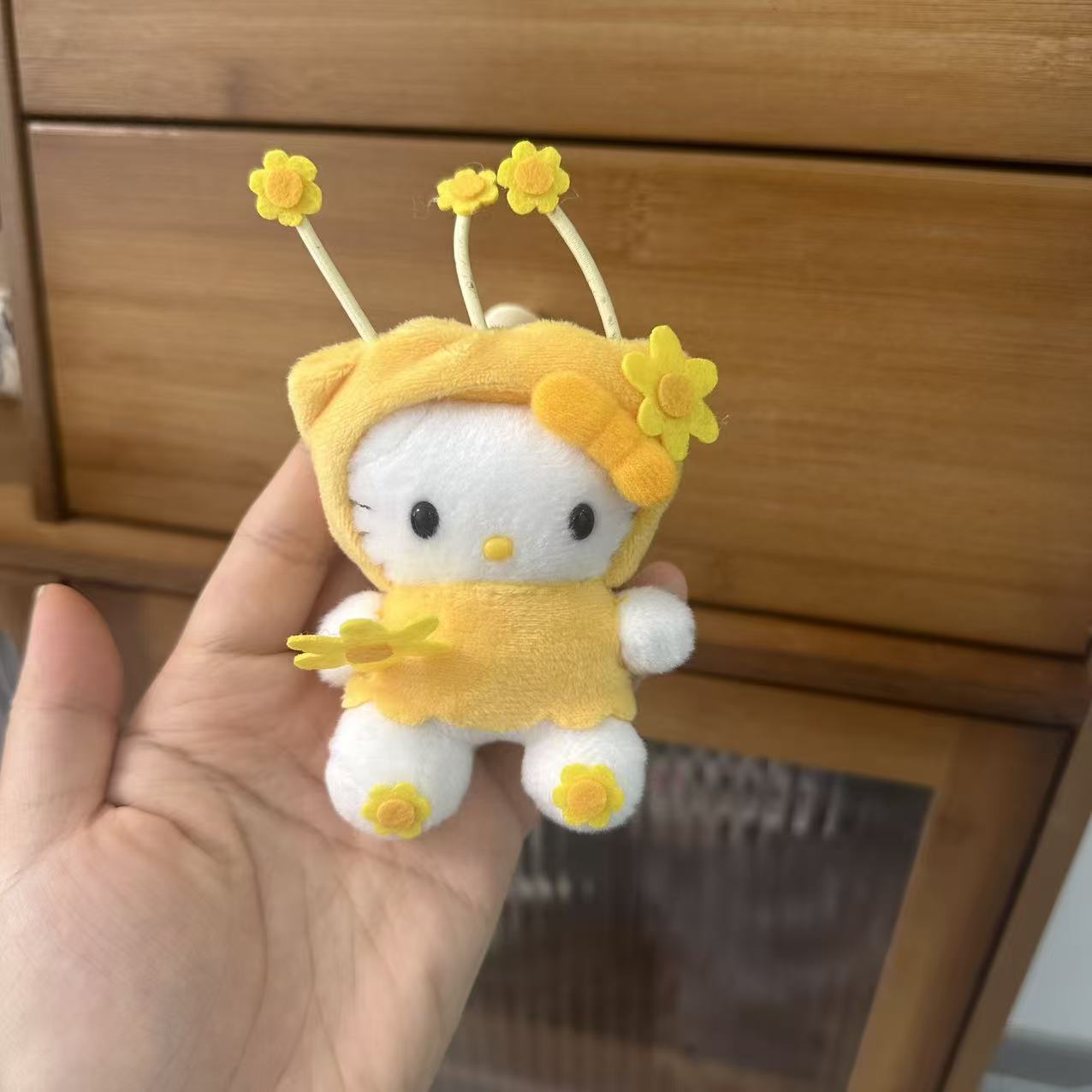 黒麦わら帽子キティ帽子ベビーペンダントラブバックル人形人形かわいいヘップバーンスタイルペンダントキーホルダー