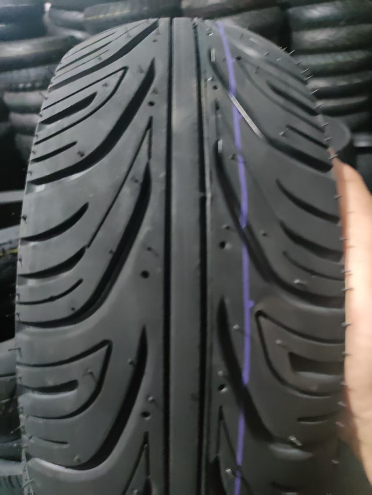 130/60-10 Tire for Electric Vehicles and Motorcycles, Anti-Skid, Rain and Shine Resistant, Wear-Resistant, Vacuum Tire for Electric Scooters