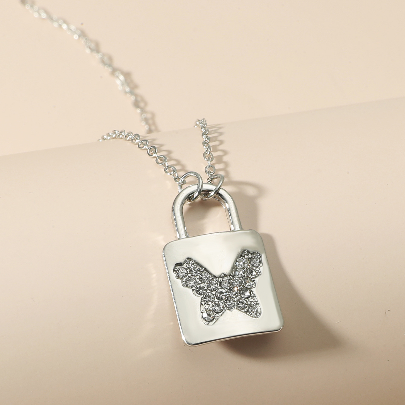 Wholesale Jewelry Lock Butterfly Diamond Pendant Necklace Nihaojewelry display picture 5