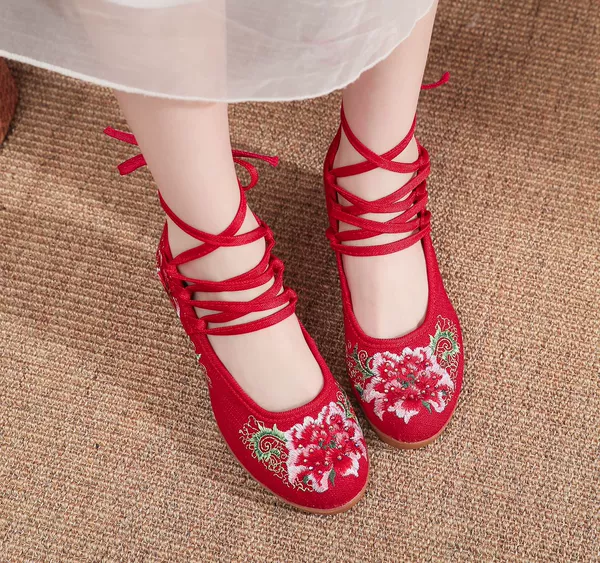Seven-centimeter embroidered single shoes red