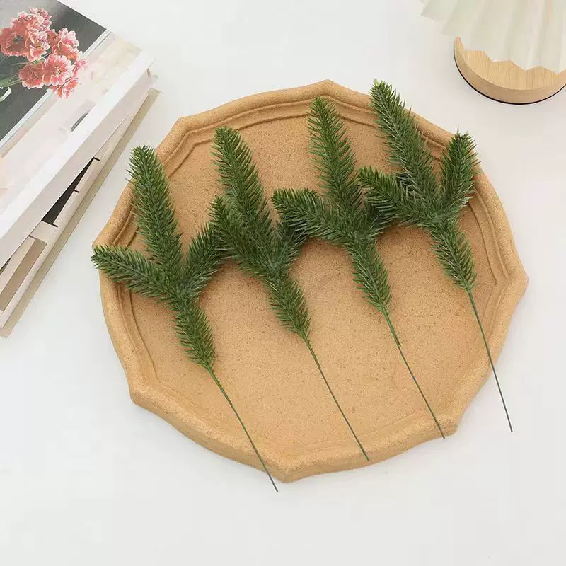 圣诞仿真植物三叉小松针 松枝圣诞树装饰布置办公室摆件桌面绿植