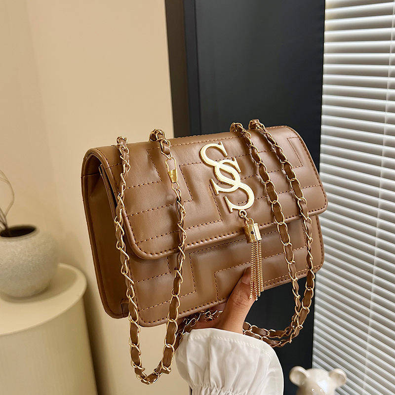Bolso de cadena popular de este año bolso de mensajero retro femenino pequeño bolso cuadrado 2025 primavera nuevo bolso de hombro con borla de moda