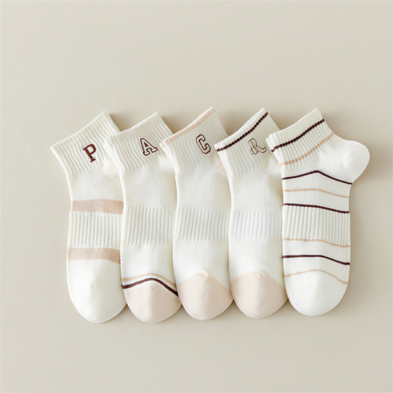 Calcetines de primavera y verano para mujer nuevo estilo claro con bordado de letras caqi calcetines de tendencia estilo coreano calcetines de malla transpirables para mujer al por mayor