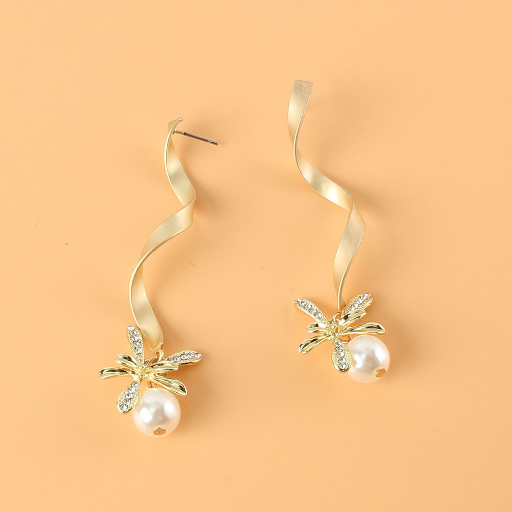 Korean Fashion Simple Alloy Inlaid Pearl Long Earrings display picture 3