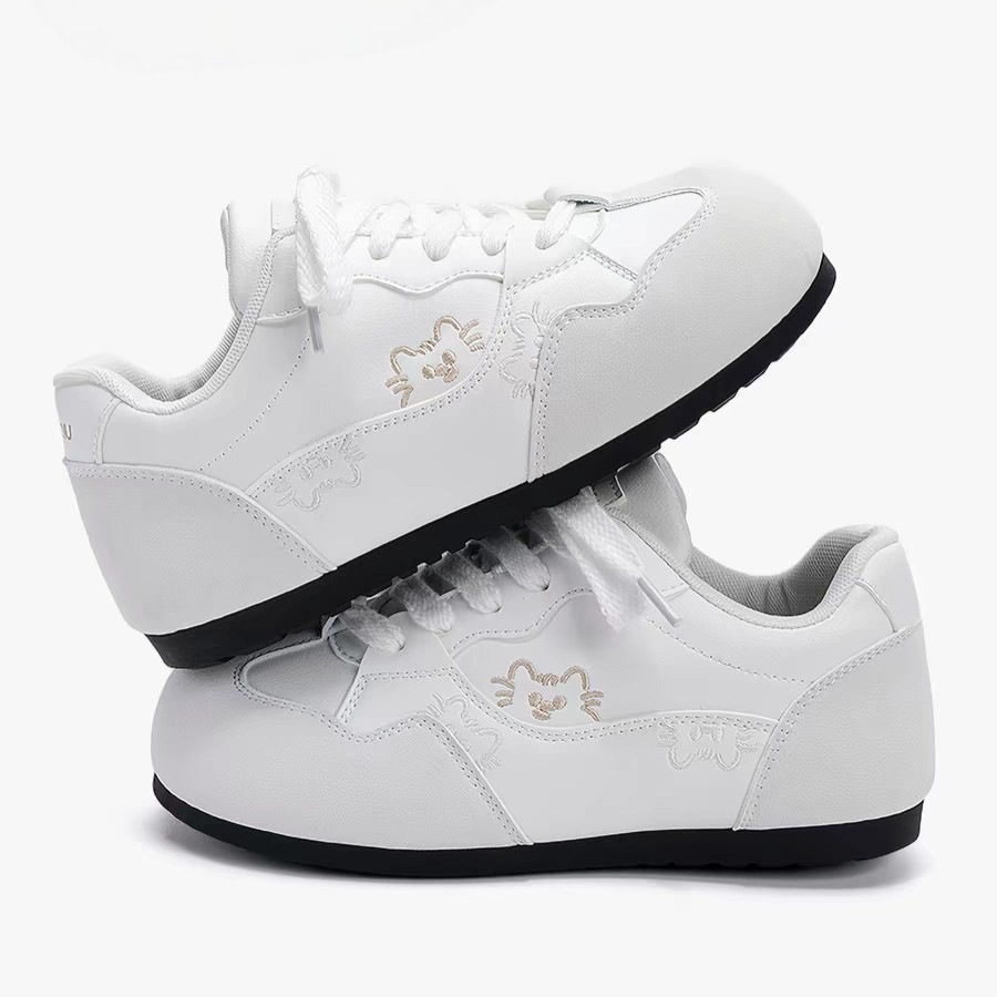 Zapatos de entrenamiento para mujeres 2026 primavera lindo viento zapatos de mujer casuales versátiles aumentan la altura de los zapatos de skate originales zapatos deportivos blancos