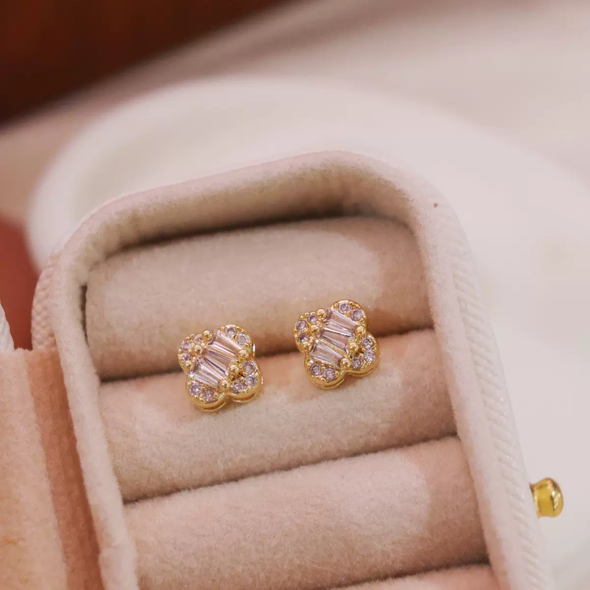 韩版四叶花锆石耳钉女 轻奢小众高级感ins风网红同款精致百搭耳饰