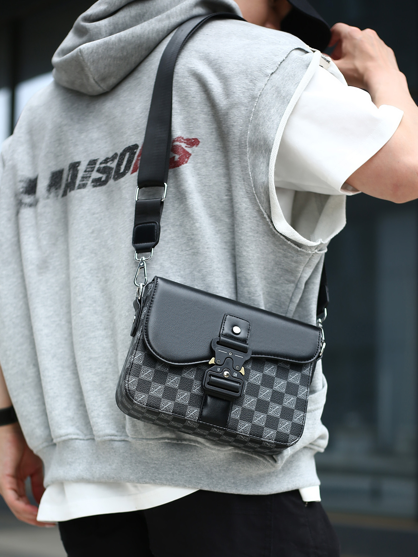 universal shoulder bag for men and women one shoulder