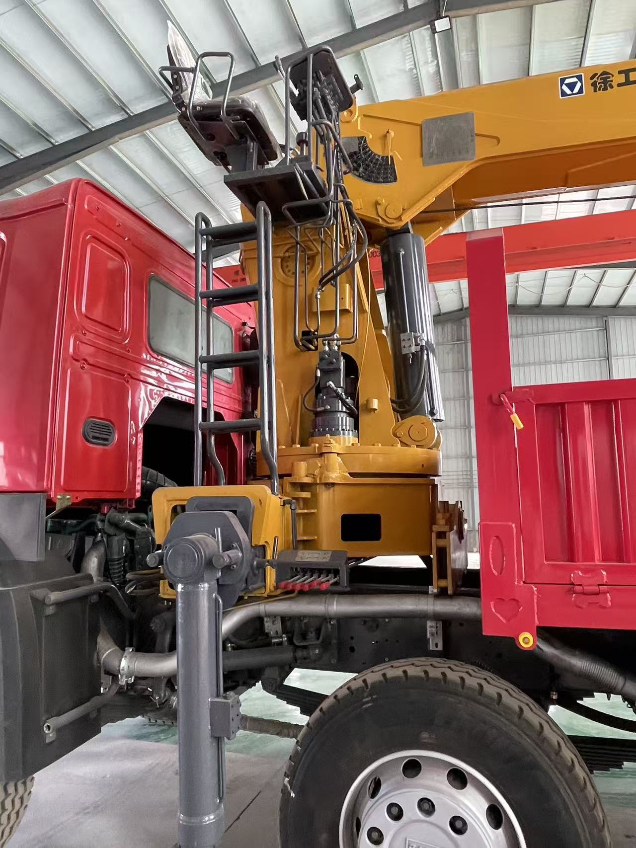 Front Four Rear Eight Engineering Dump Truck Transport Heavy Flatbed Towing Purchase Howo 2 Motorcycle Hand Truck Trading Market Cargo Truck