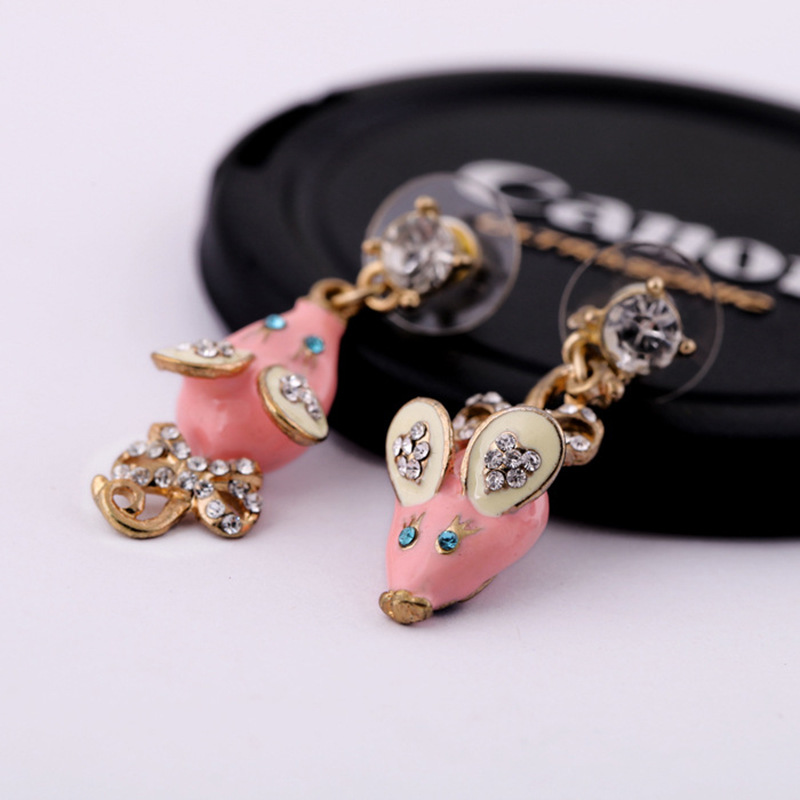 Vintage Inlaid Rhinestone Little Mouse Asymmetrical Earrings Wholesale Nihaojewelry display picture 4