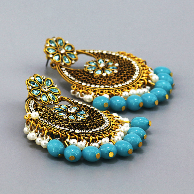 Retro Flower Alloy Plating Inlay Artificial Pearls Rhinestones Women's Drop Earrings display picture 3