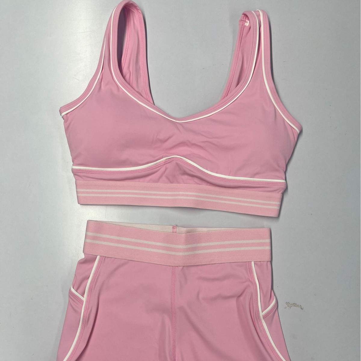 Line Blocked Nude Feel Shorts Set, U Shaped Backless Pullover, Tight Fitting, Breathable, Skin Friendly, Sports And Fitness Two Piece Set._ecoleips.com